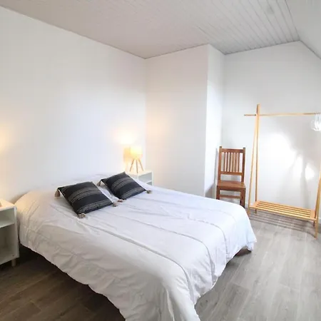 Maison De Caractere Avec Cheminee, 3 Chambres, Jardin, Proche Du Parc Des Volcans D'auvergne - Fr-1-742-574 Holiday home *