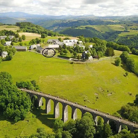 Maison De Caractere Avec Cheminee, 3 Chambres, Jardin, Proche Du Parc Des Volcans D'auvergne - Fr-1-742-574 Holiday home Lugarde
