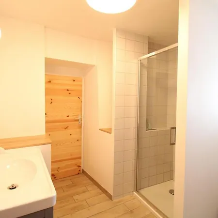 Holiday home Maison De Caractere Avec Cheminee, 3 Chambres, Jardin, Proche Du Parc Des Volcans D'auvergne - Fr-1-742-574 Lugarde
