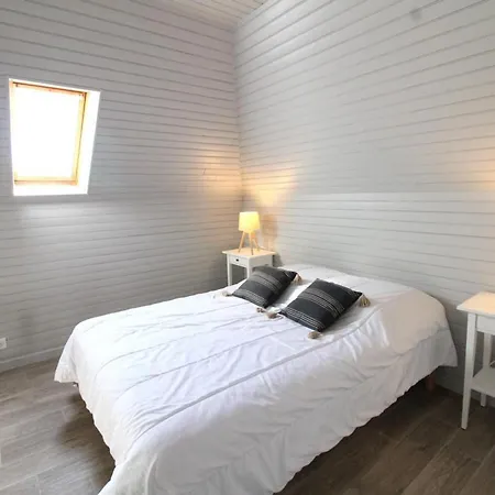Maison De Caractere Avec Cheminee, 3 Chambres, Jardin, Proche Du Parc Des Volcans D'auvergne - Fr-1-742-574 * Lugarde
