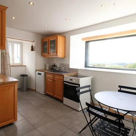 Maison De Caractere Avec Cheminee, 3 Chambres, Jardin, Proche Du Parc Des Volcans D'auvergne - Fr-1-742-574 *