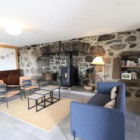 Maison De Caractere Avec Cheminee, 3 Chambres, Jardin, Proche Du Parc Des Volcans D'auvergne - Fr-1-742-574 * Lugarde
